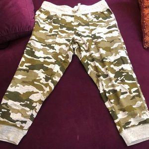 NWOT Nike Camo Cropped Joggers